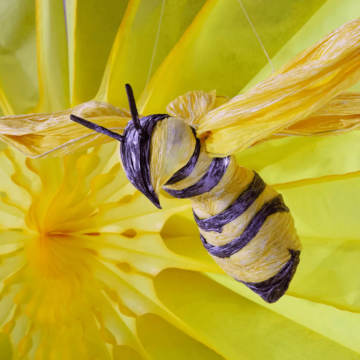 Shop DecoWoerner Deko Bienen 10-14 Cm, 5 Stück gelb