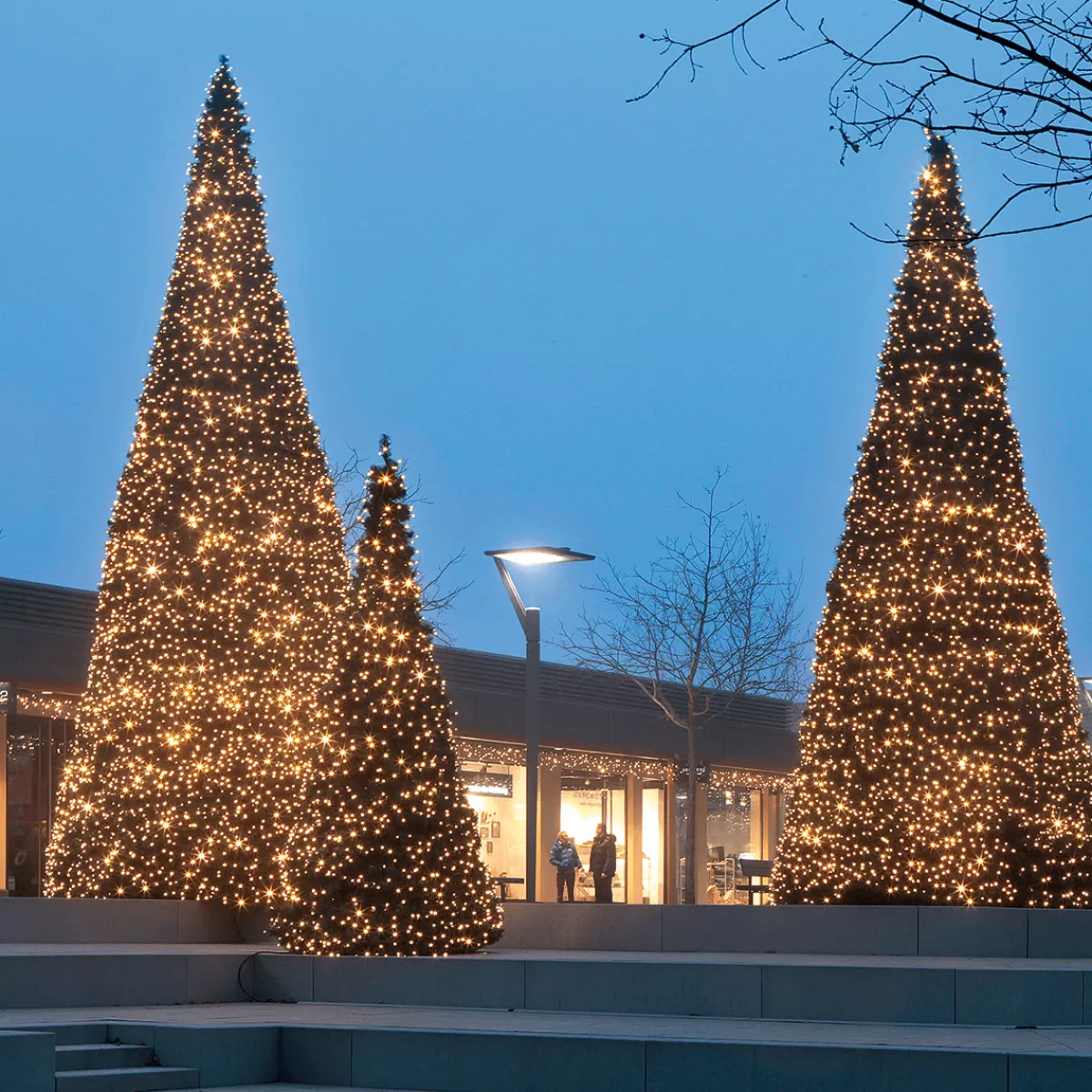 Shop DecoWoerner Gigant Baum Mit LED Warm, Außen, 370 Cm grün