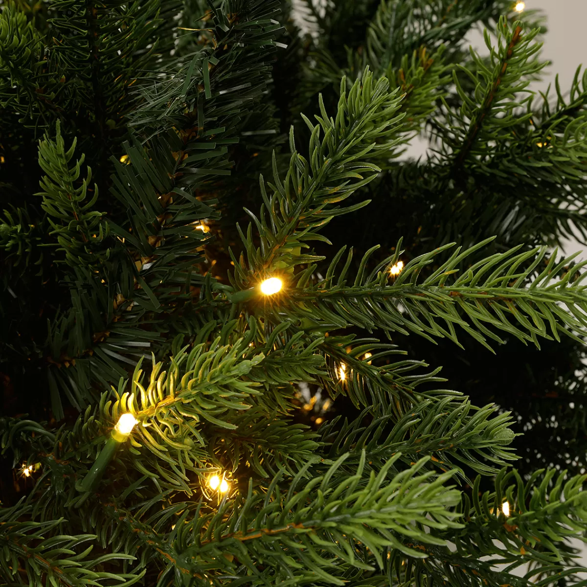 Flash Sale DecoWoerner Künstlicher Spritzguss-Weihnachtsbaum Rottanne Mit LED 240 Cm grün